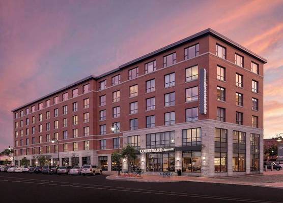 Courtyard by Marriott Portland Downtown/Waterfront 1