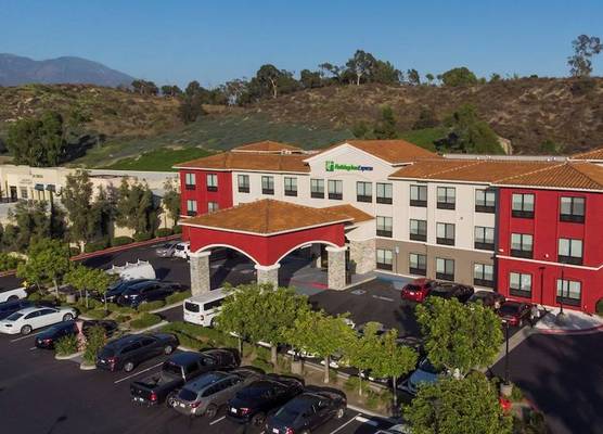 Holiday Inn Express & Suites LAKE FOREST - IRVINE EAST by IHG 1