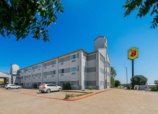 Super 8 by Wyndham Weatherford 1