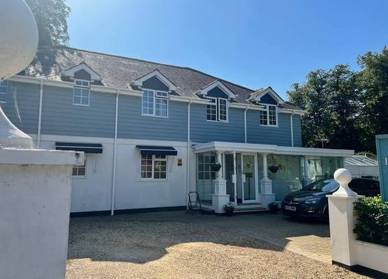 Lord Bute Hotel & Restaurant 1
