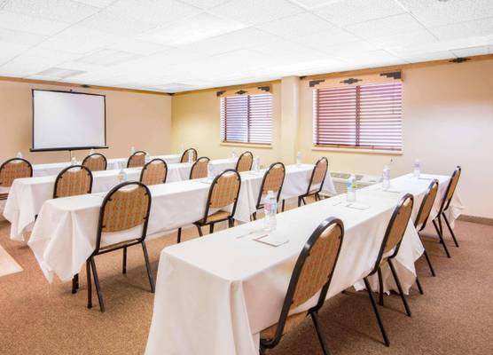 Hawthorn Suites By Wyndham Albuquerque 1
