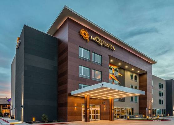 La Quinta Inn & Suites by Wyndham Galt Lodi North 1