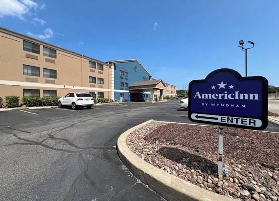 AmericInn by Wyndham Glendale Milwaukee 1