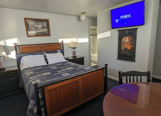 Majestic Rockies Motel 1