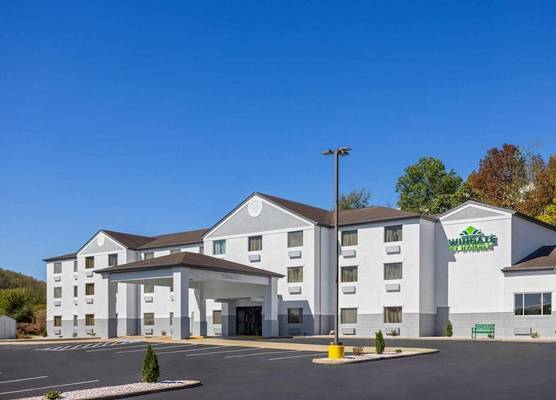 Wingate by Wyndham Pittsburgh New Stanton 1