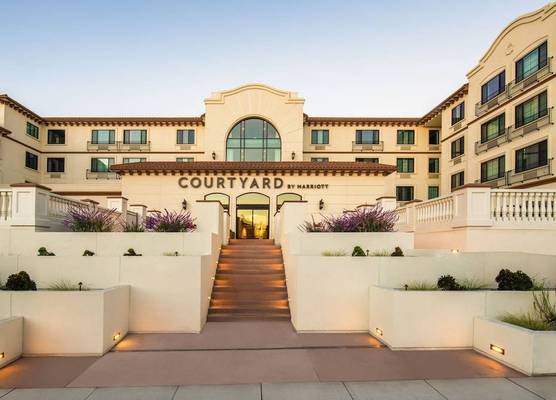 Courtyard by Marriott Santa Cruz 1