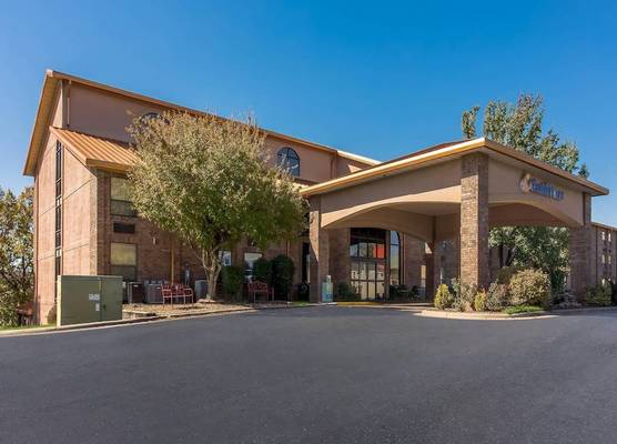 Comfort Inn at Thousand Hills 1