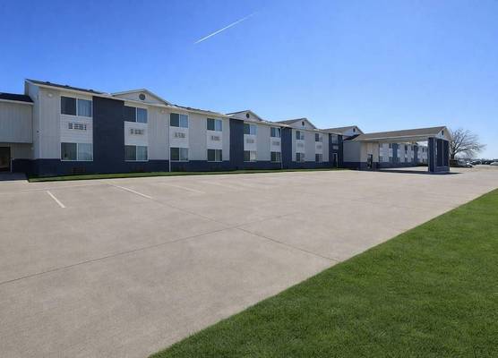 Super 8 by Wyndham Smithville Kansas City 1