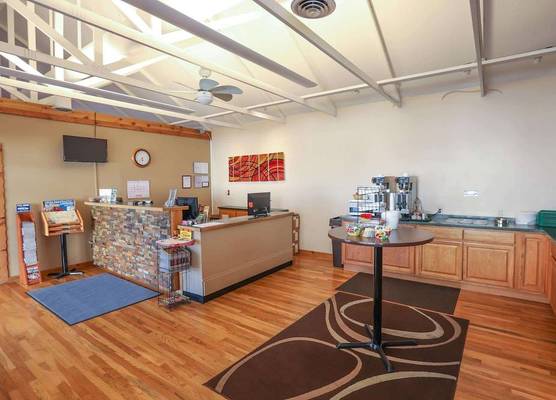 Super 8 by Wyndham Branson - Shepherd of the Hills Exwy 1