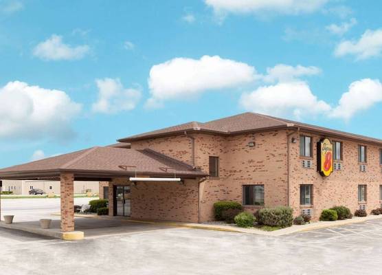 Super 8 by Wyndham Gilman 1