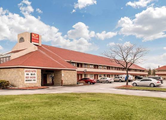Econo Lodge Holland - Toledo 1