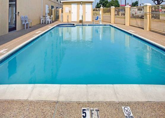 Days Inn by Wyndham Dallas Garland West 1