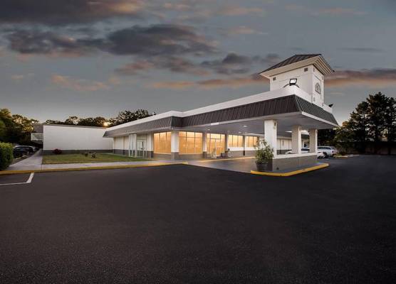 Super 8 by Wyndham Gaffney 1