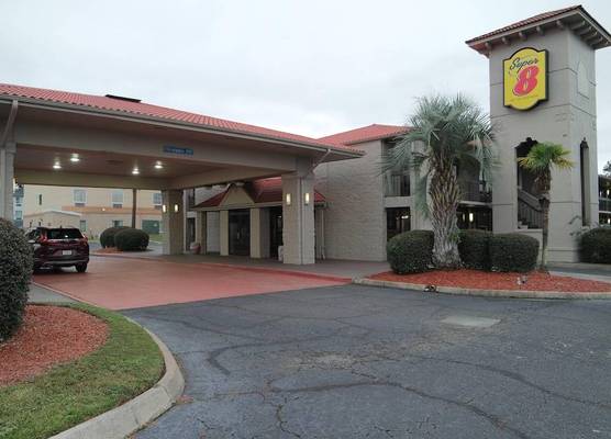 Super 8 by Wyndham Savannah 1