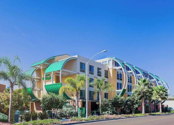 Holiday Inn OCEANSIDE CAMP PENDLETON AREA by IHG 1