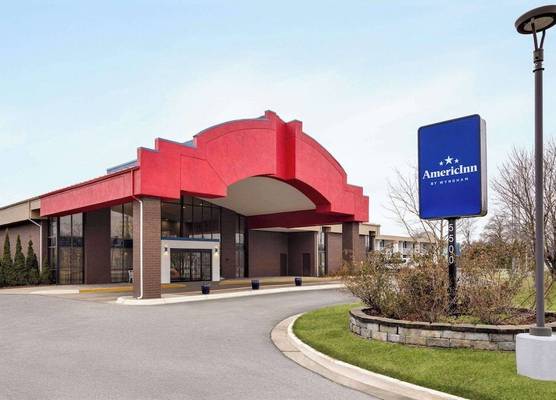 AmericInn by Wyndham Grand Rapids Airport North 1