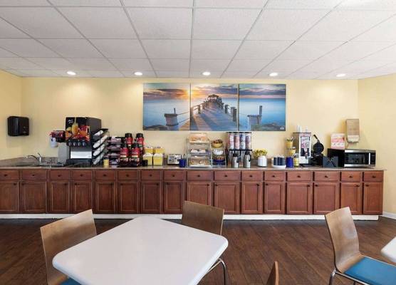 Days Inn by Wyndham Biloxi Beach 1