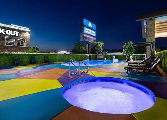 Days Inn By Wyndham Pigeon Forge South 1