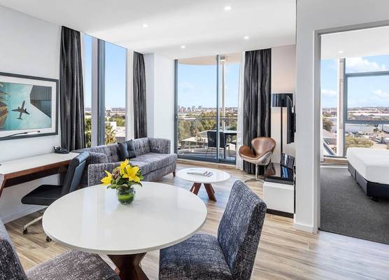 Meriton Suites Mascot Central 1