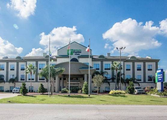 Holiday Inn Express & Suites HOUSTON-ALVIN by IHG 1