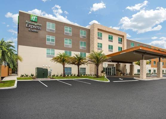 Holiday Inn Express & Suites DELAND SOUTH by IHG 1