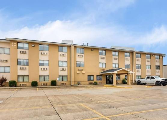 Super 8 by Wyndham Evansville East 1