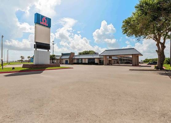 Motel 6 Port Lavaca, TX 1