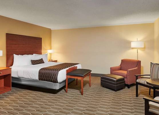 Best Western Plus Milwaukee Airport Hotel & Conference Center 1