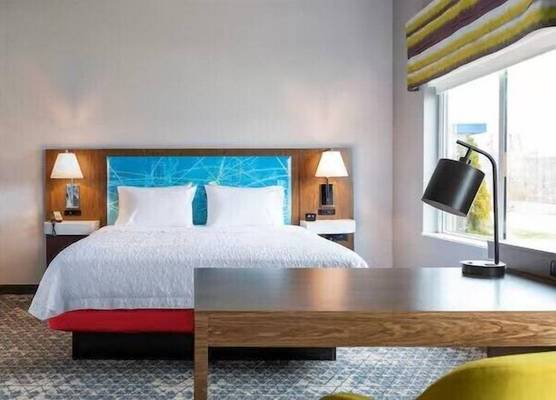 Hampton Inn by Hilton Deforest 1