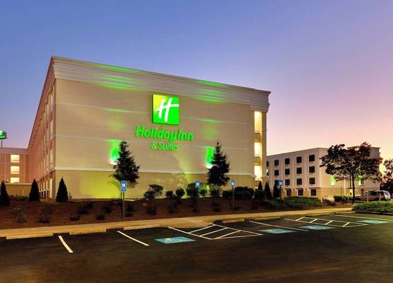 Holiday Inn & Suites ATLANTA AIRPORT-NORTH by IHG 1