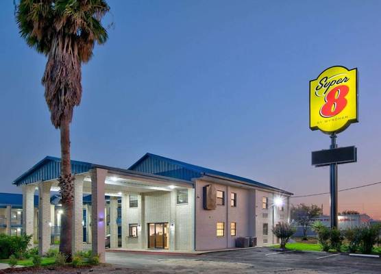 Super 8 by Wyndham Victoria - South - Hwy 59 1