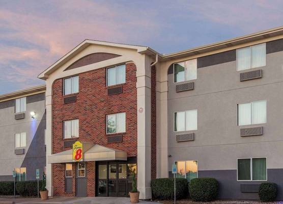 Super 8 by Wyndham Bedford DFW Airport West 1