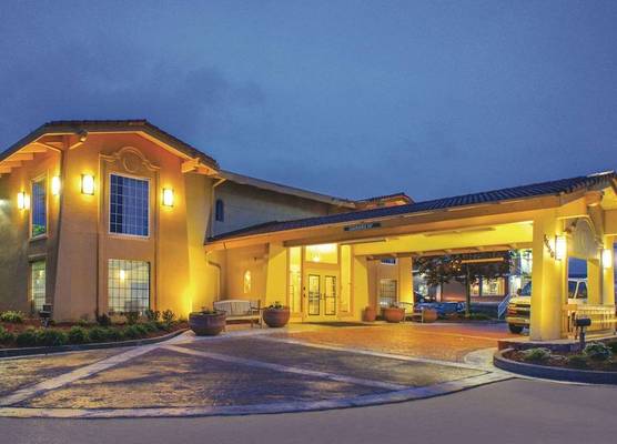 La Quinta Inn by Wyndham Moline Airport 1