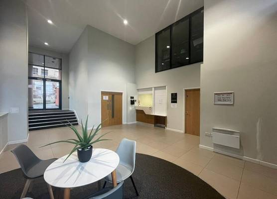 Adelphi Wharf Apartments by Beehosting 1
