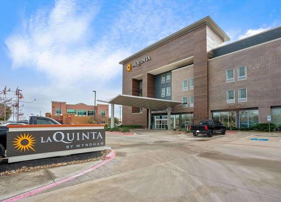 La Quinta by Wyndham College Station South 1