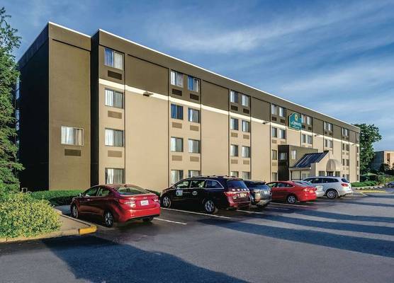 La Quinta by Wyndham Warwick Providence Airport 1