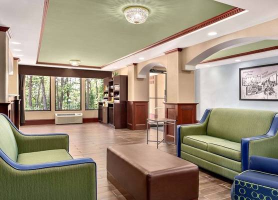 Super 8 by Wyndham West Greenwich/Providence 1