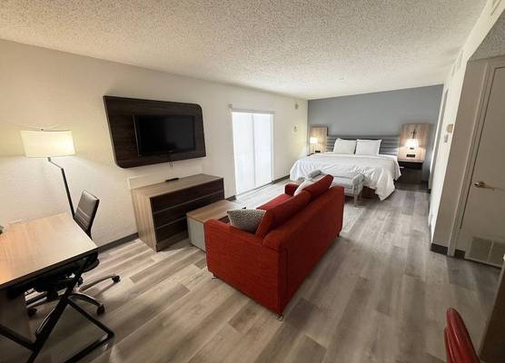 Hawthorn Suites by Wyndham Tinton Falls 1