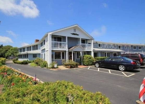 VILLAGE GREEN MOTEL 1