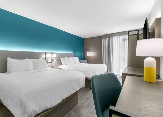 Comfort Inn & Suites 1