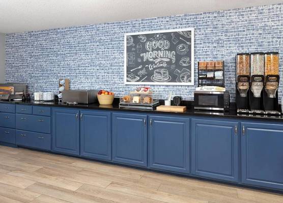 AmericInn by Wyndham Reedsburg 1