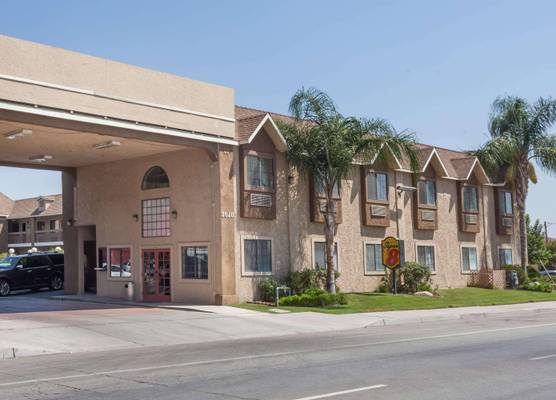 Super 8 by Wyndham Bakersfield South CA 1
