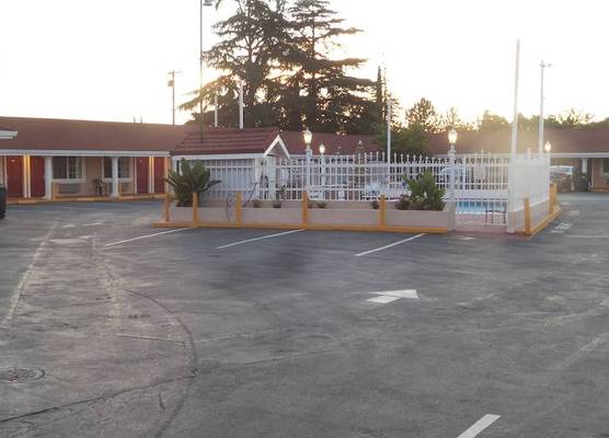 Holiday Motel Oakdale 1