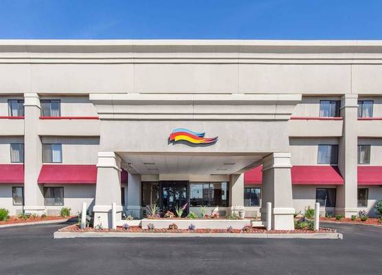 Baymont by Wyndham Detroit/Roseville 1