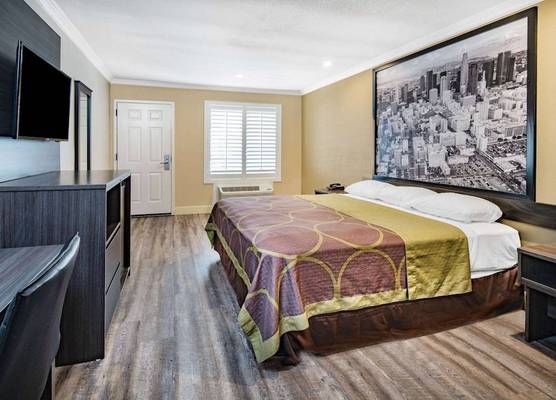 Super 8 by Wyndham North Hollywood 1