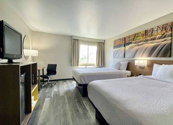 Days Inn by Wyndham Columbus IN 1