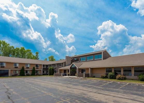 AmericInn by Wyndham Hartford WI 1