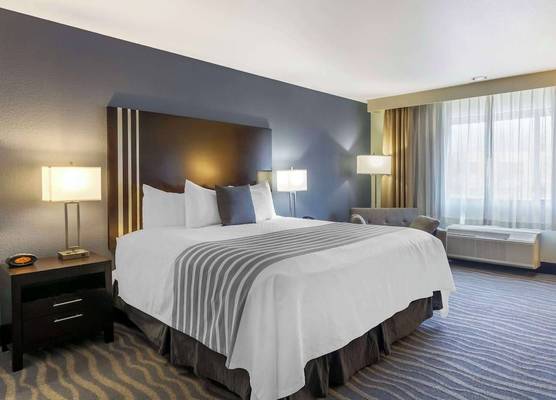 Best Western Plus Edmonds Harbor Inn 1