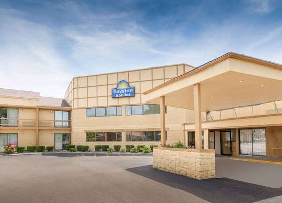 Days Inn & Suites by Wyndham Madison Heights MI 1
