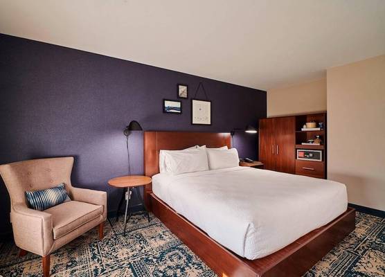 Four Points by Sheraton Cleveland-Eastlake 1